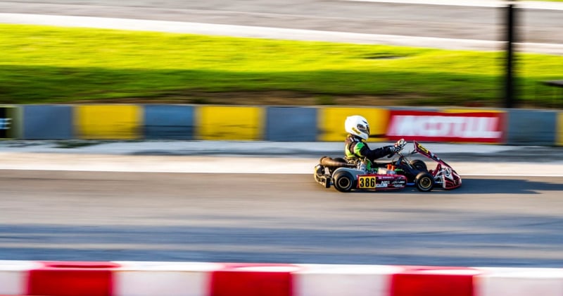 Peut-on pratiquer le karting avec un budget restreint par mois ?