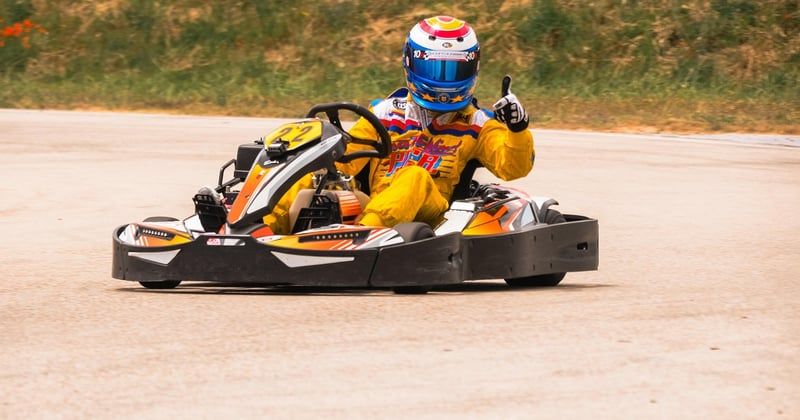 Casque de karting : durée de vie réelle et signes qu’il faut le remplacer