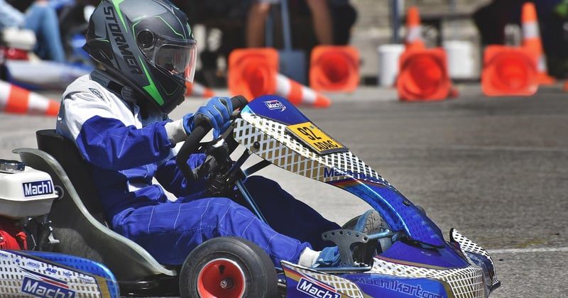 Décoder les drapeaux en karting : le guide pour bien les interpréter